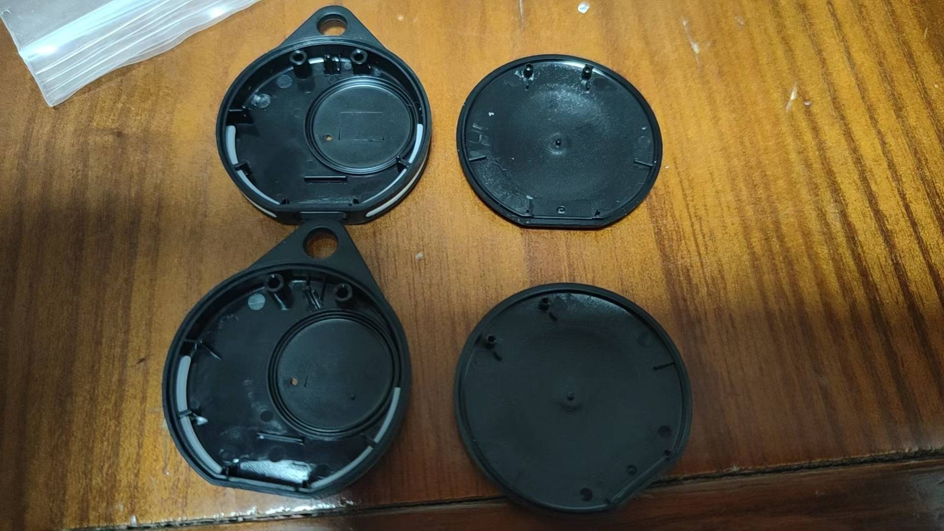 藍(lán)牙防丟器外殼粘接用什么膠？防水IP68級(jí),粘接不發(fā)白不破壞基材還要膠好撕